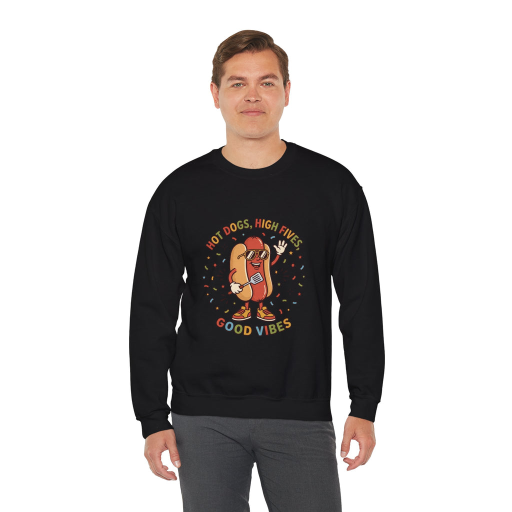 Hot Dog, High Five Rundhals-Sweatshirt | BBQ Vierter Juli, Retro Patriotische Hot-Dog-Witze