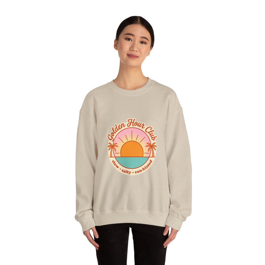Golden Hour Club Sweatshirt | Sommer-Ästhetik, Küsten-Vibes, Retro-Pastell
