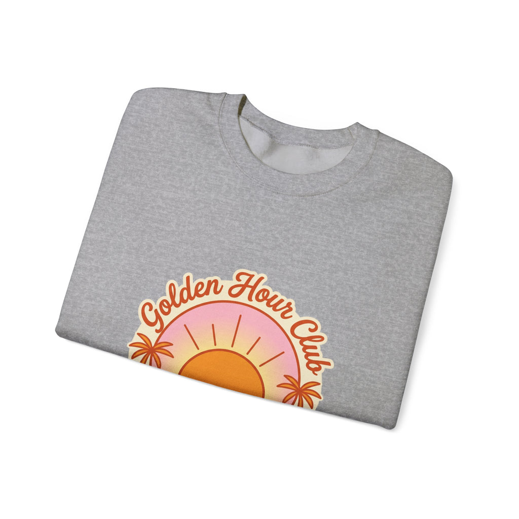 Golden Hour Club Sweatshirt | Sommer-Ästhetik, Küsten-Vibes, Retro-Pastell