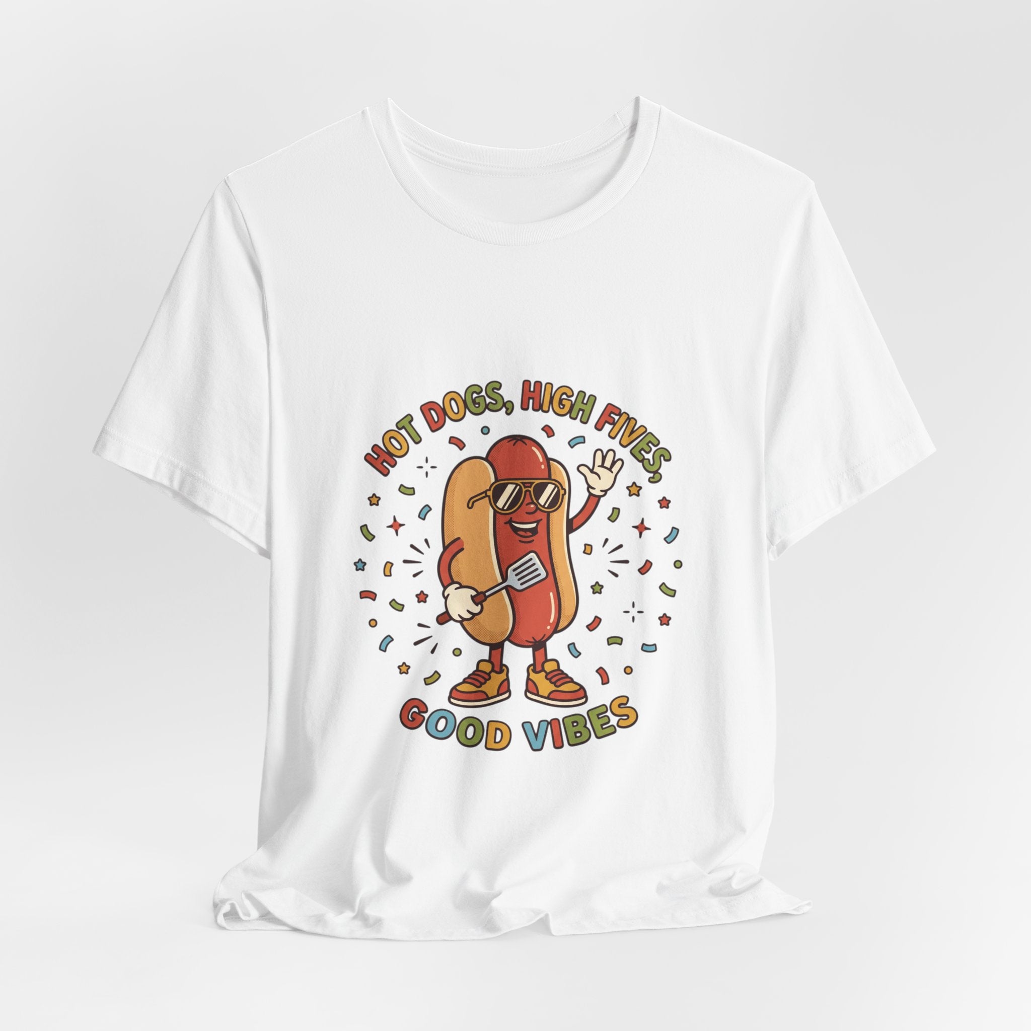 Hot Dog High Fives T-Shirt | BBQ, 4. Juli, Patriotischer Retro-Grill-Humor