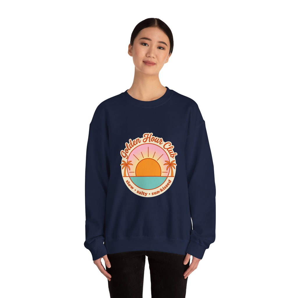 Golden Hour Club Sweatshirt | Sommer-Ästhetik, Küsten-Vibes, Retro-Pastell