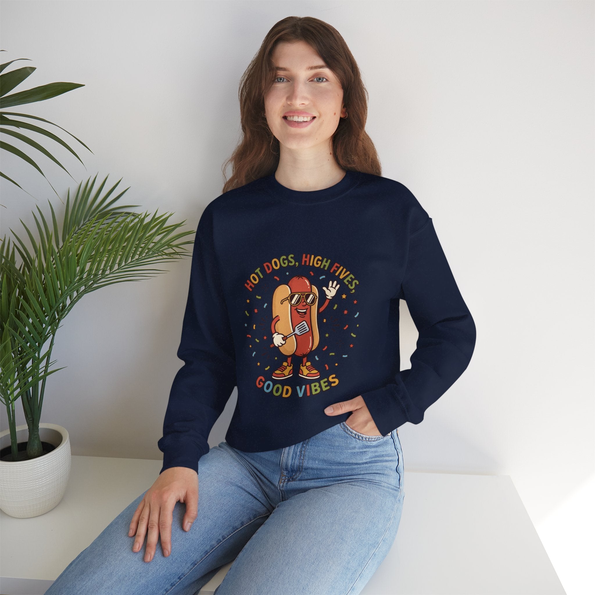 Hot Dog, High Five Rundhals-Sweatshirt | BBQ Vierter Juli, Retro Patriotische Hot-Dog-Witze