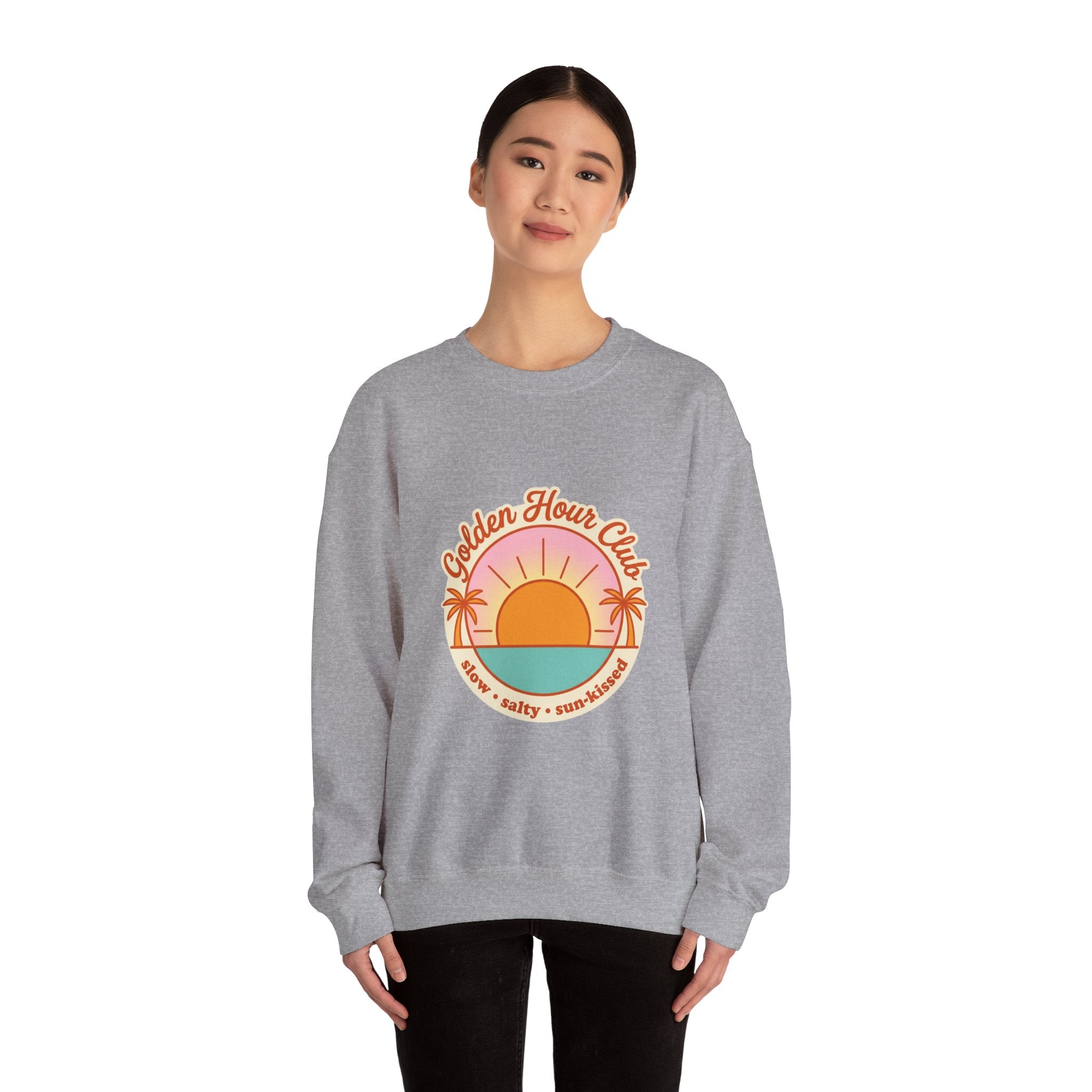 Golden Hour Club Sweatshirt | Sommer-Ästhetik, Küsten-Vibes, Retro-Pastell