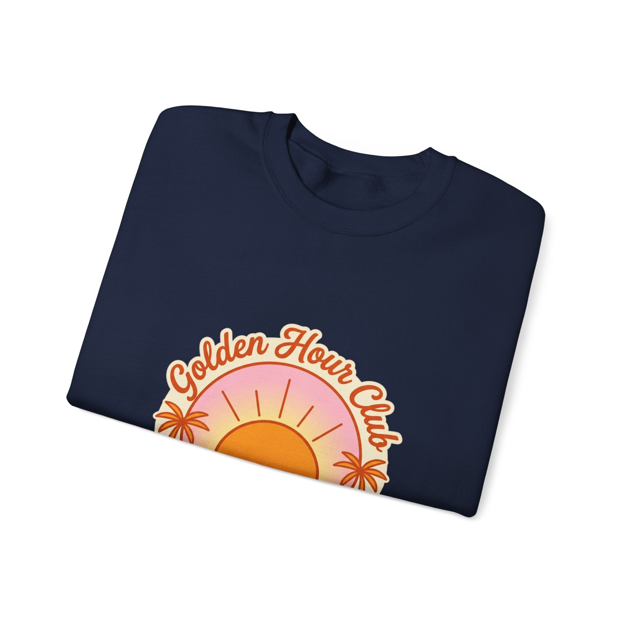 Golden Hour Club Sweatshirt | Sommer-Ästhetik, Küsten-Vibes, Retro-Pastell