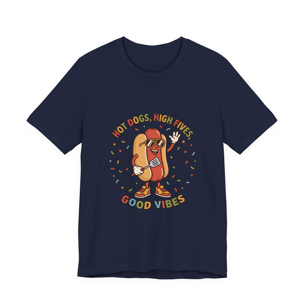 Hot Dog High Fives T-Shirt | BBQ, 4. Juli, Patriotischer Retro-Grill-Humor